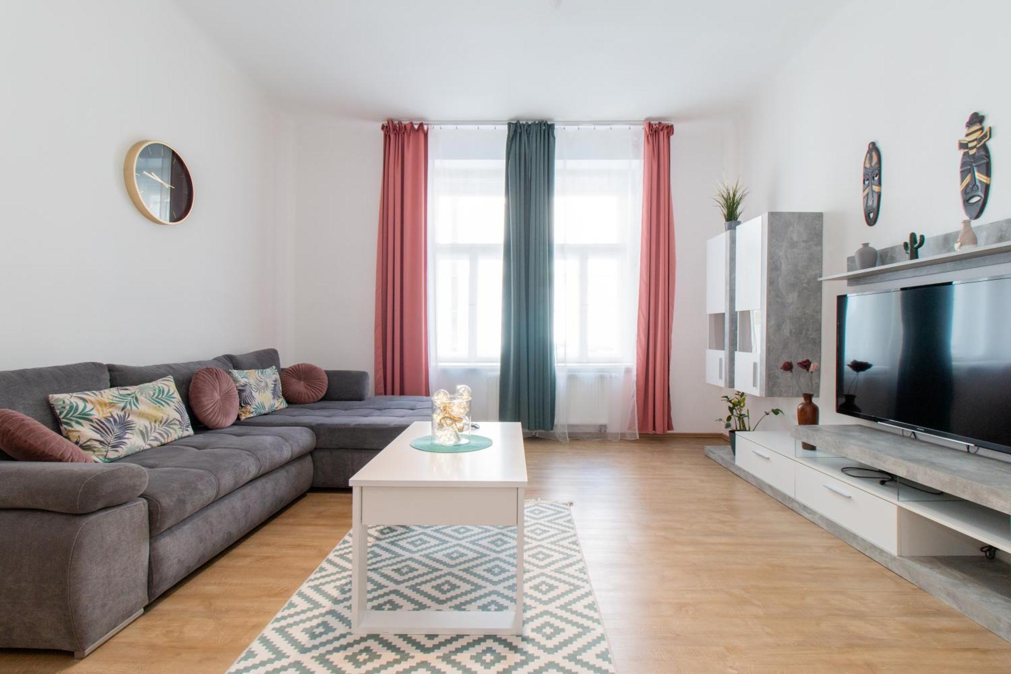Naplavka Apartment *